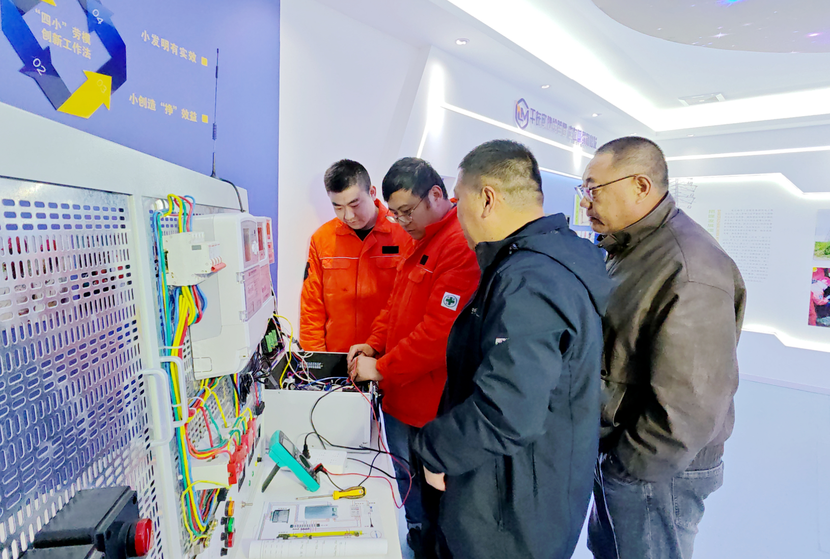 1733813149687 1733813111971