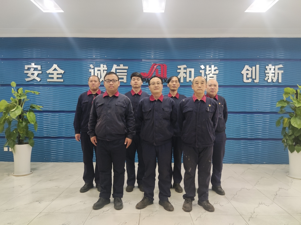 03示范班組 生產(chǎn)設備部電儀班組:匠心維護 保障生產(chǎn)_副本